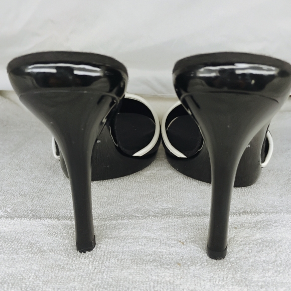 Guess Vintage “Hannah” Black Women’s Heels w/ Authentic Charms size 8 - Picture 4 of 9